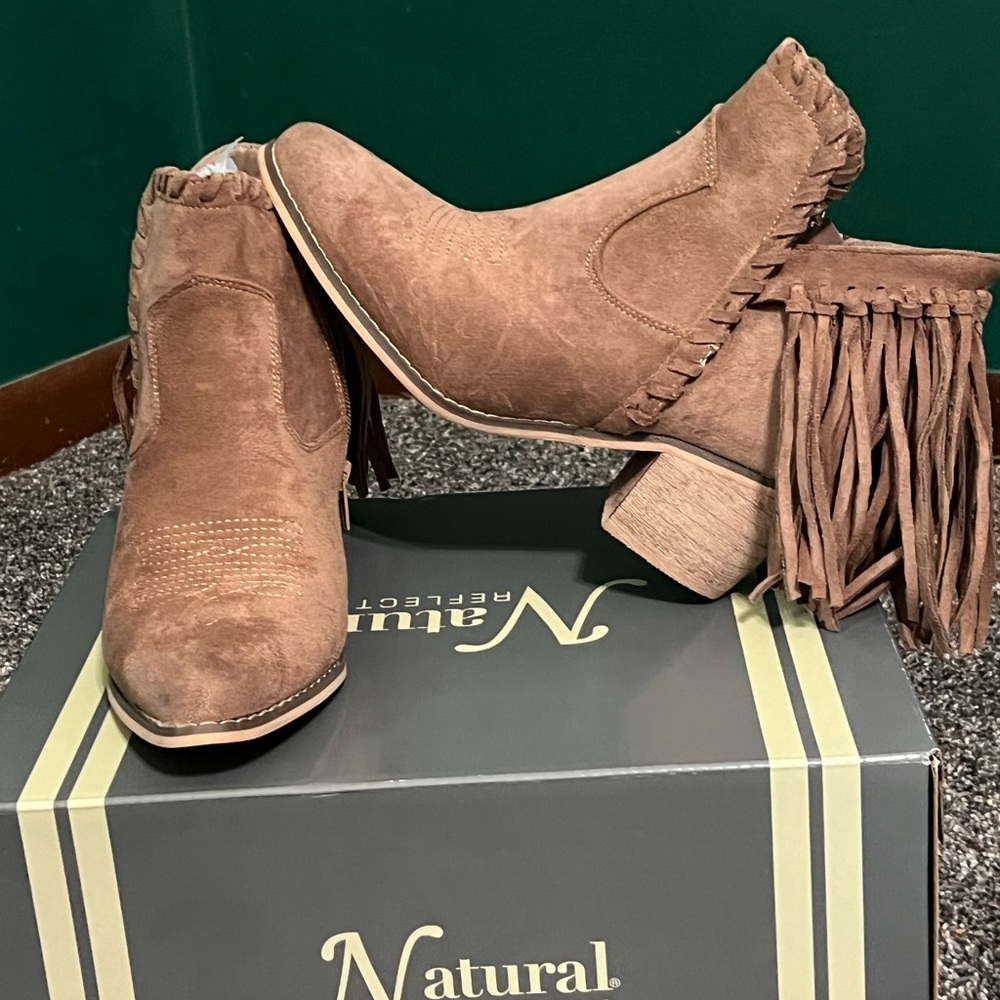 Women's 6.5 tassel /fringe suede booties -new